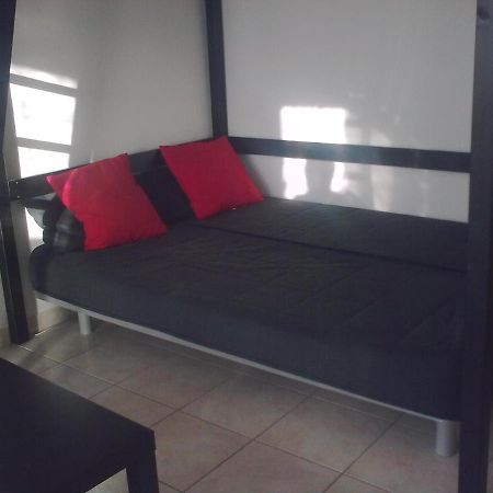 Studio Climatise. Proche Parking, Commerces Et Mer Apartment Carqueiranne Bagian luar foto